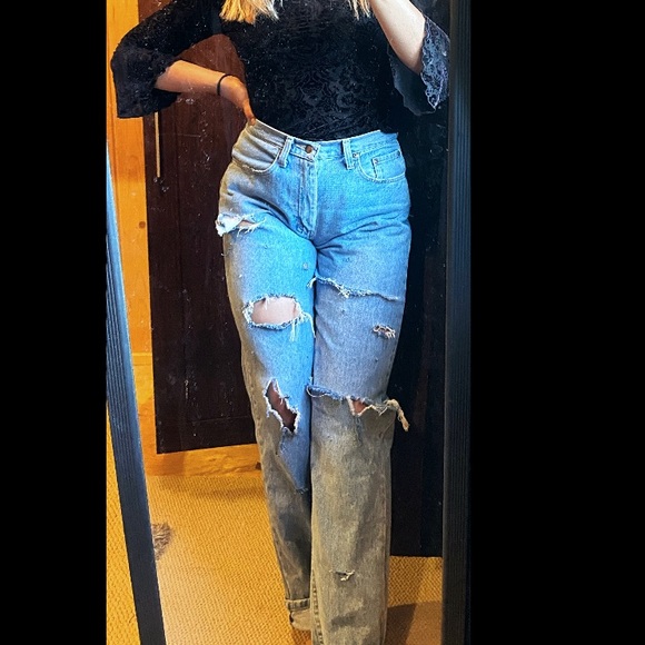 DISTRESSED WRANGLER JEANS - Picture 2 of 4